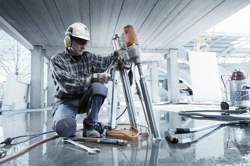 Caroteadora de Betão Husqvarna (DMS 240) + Suporte DS 250 + Tanque de Água