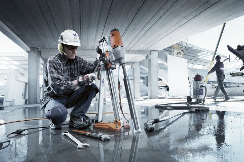 Caroteadora de Betão Husqvarna (DMS 240) + Suporte DS 250 + Tanque de Água